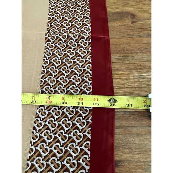 Burberry Scarf Shawl Wrap Stole Authentic BB Logo London Soie Silk 100% READ - Picture 13 of 16